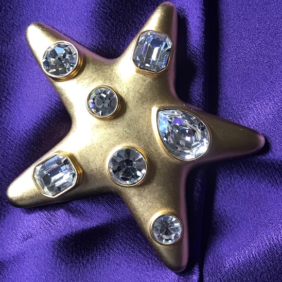 Vintage Kenneth Jay Lane brushed gold and crystal star brooch - Picture 4 of 8
